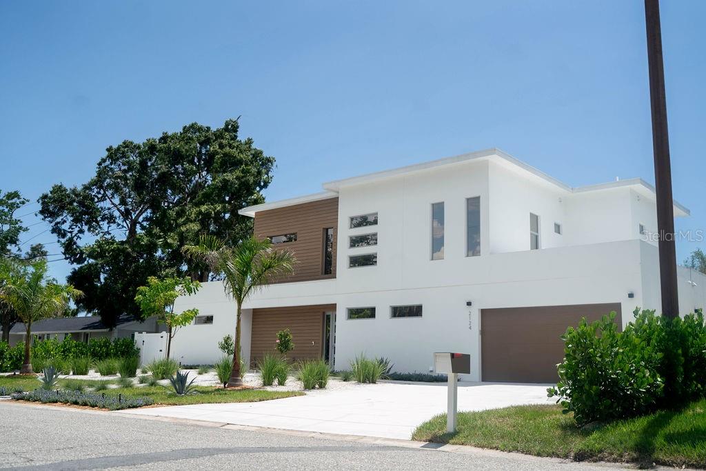 2124 CLEMATIS PLACE