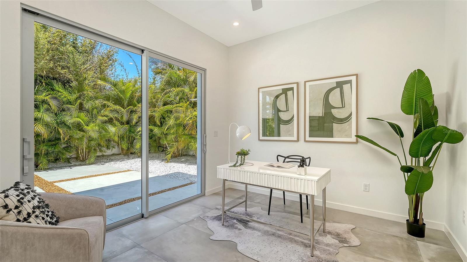 SOUTH GATE - Residential