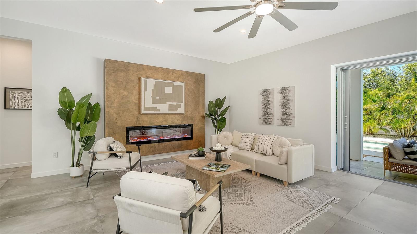 SOUTH GATE - Residential