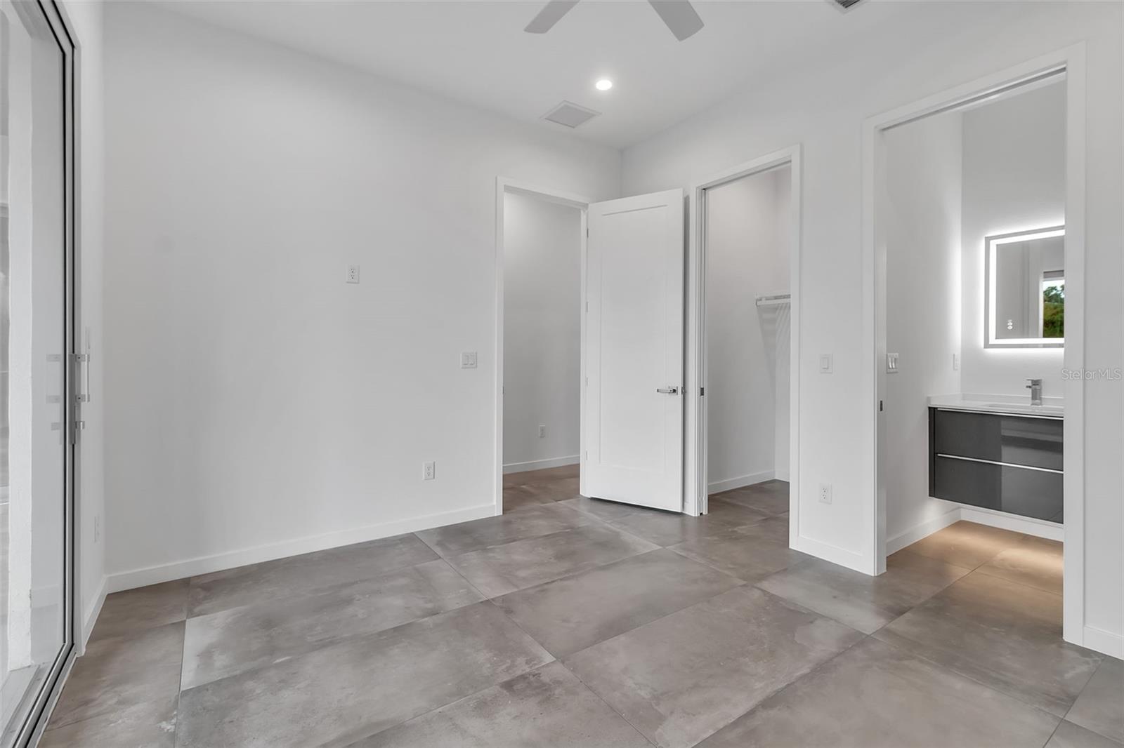 SOUTH GATE - Residential