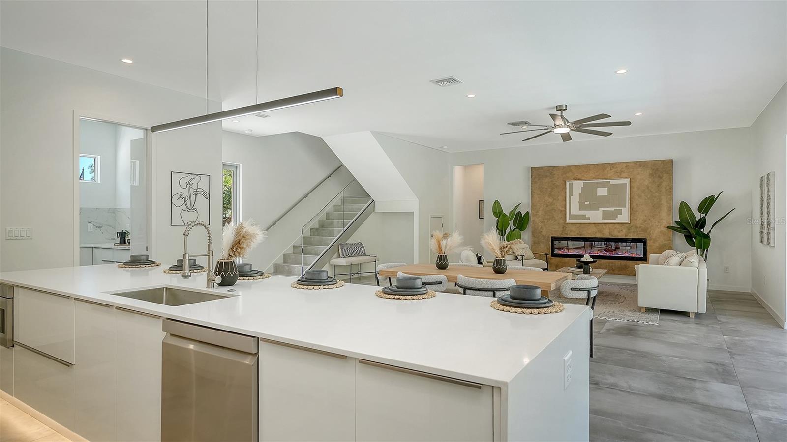 SOUTH GATE - Residential