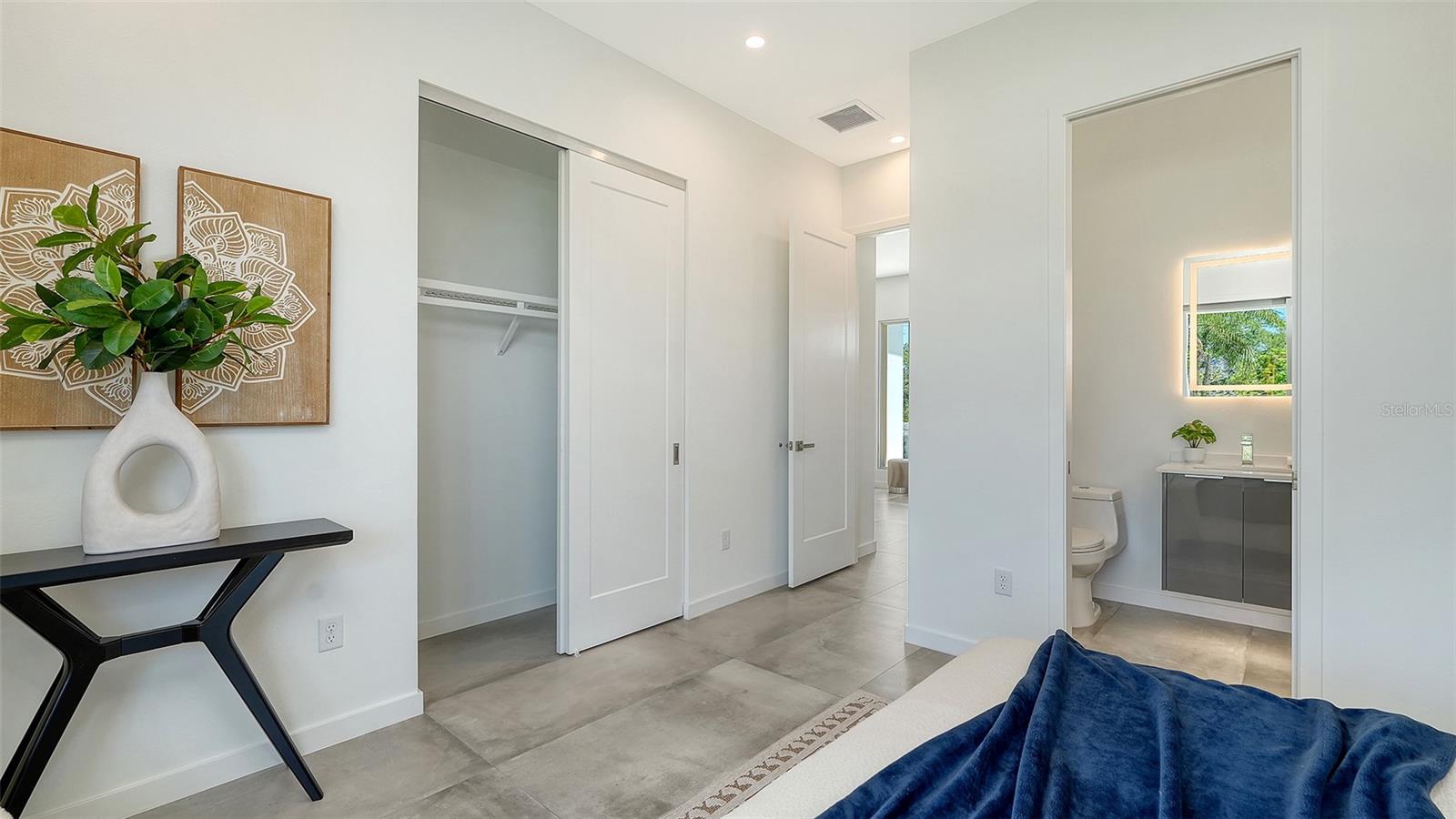 SOUTH GATE - Residential