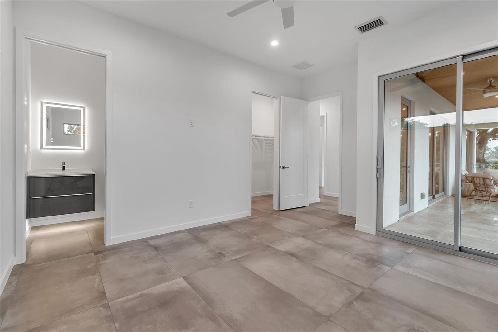 SOUTH GATE - Residential