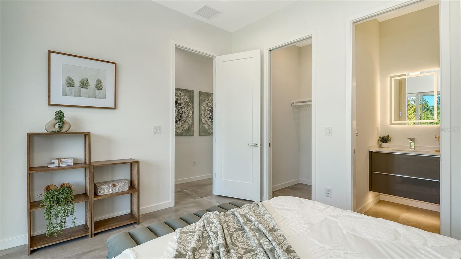 SOUTH GATE - Residential