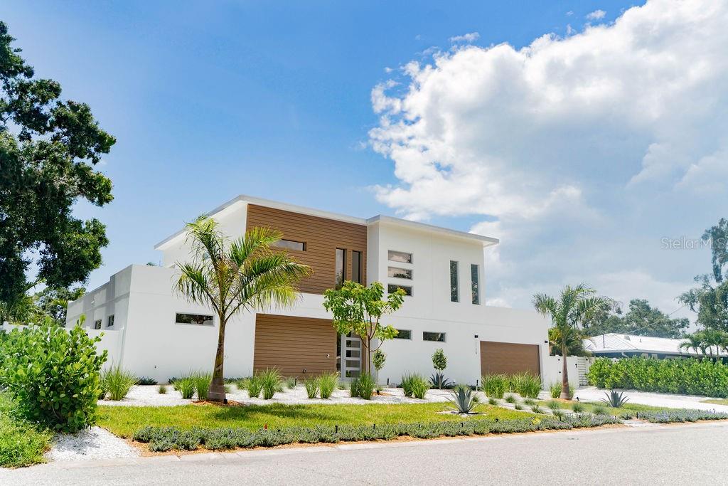 2124 CLEMATIS PLACE