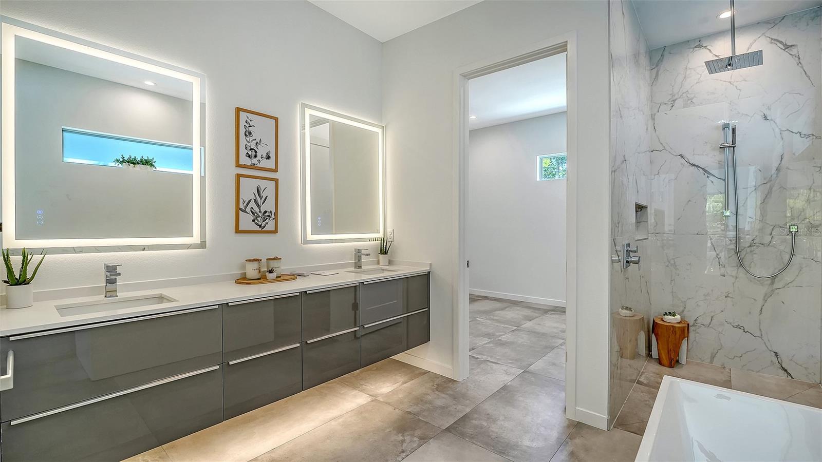 SOUTH GATE - Residential