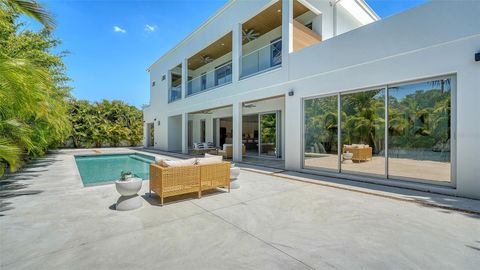 2124 CLEMATIS PLACE SARASOTA FL 34239