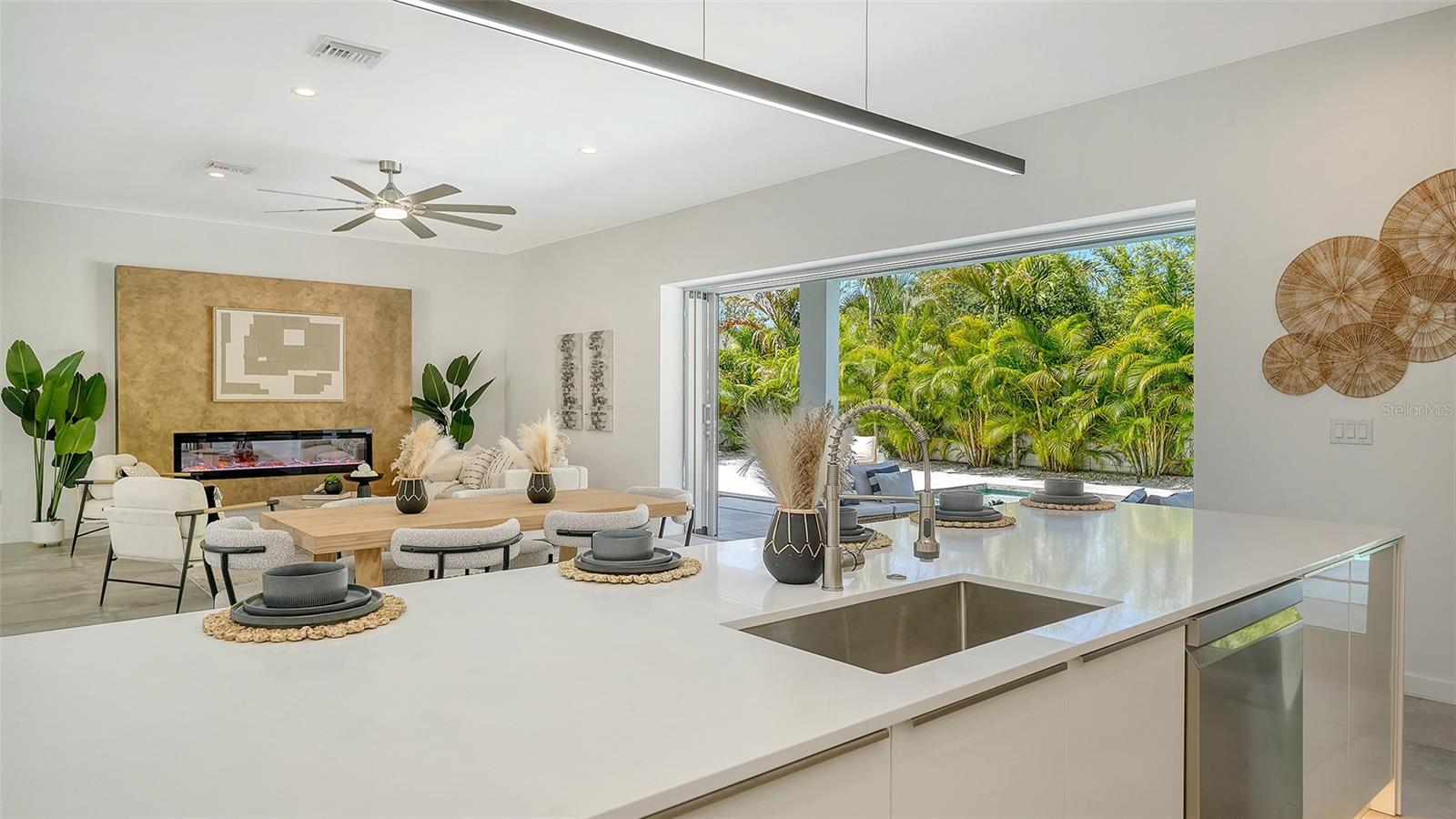 SOUTH GATE - Residential