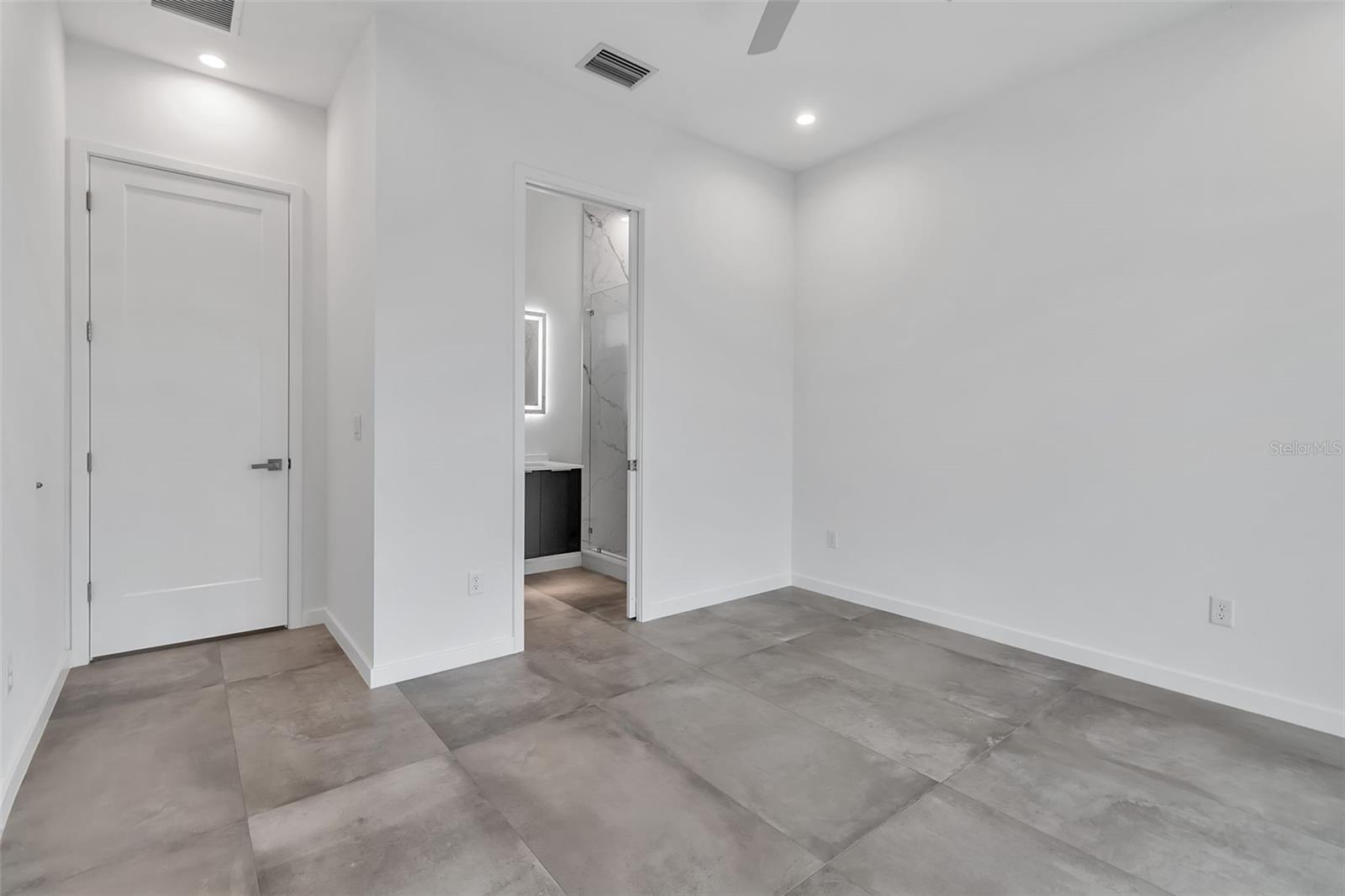 SOUTH GATE - Residential