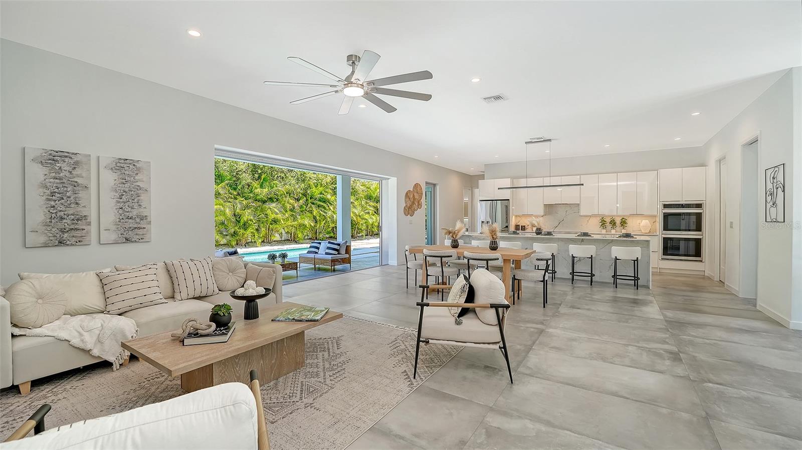 SOUTH GATE - Residential