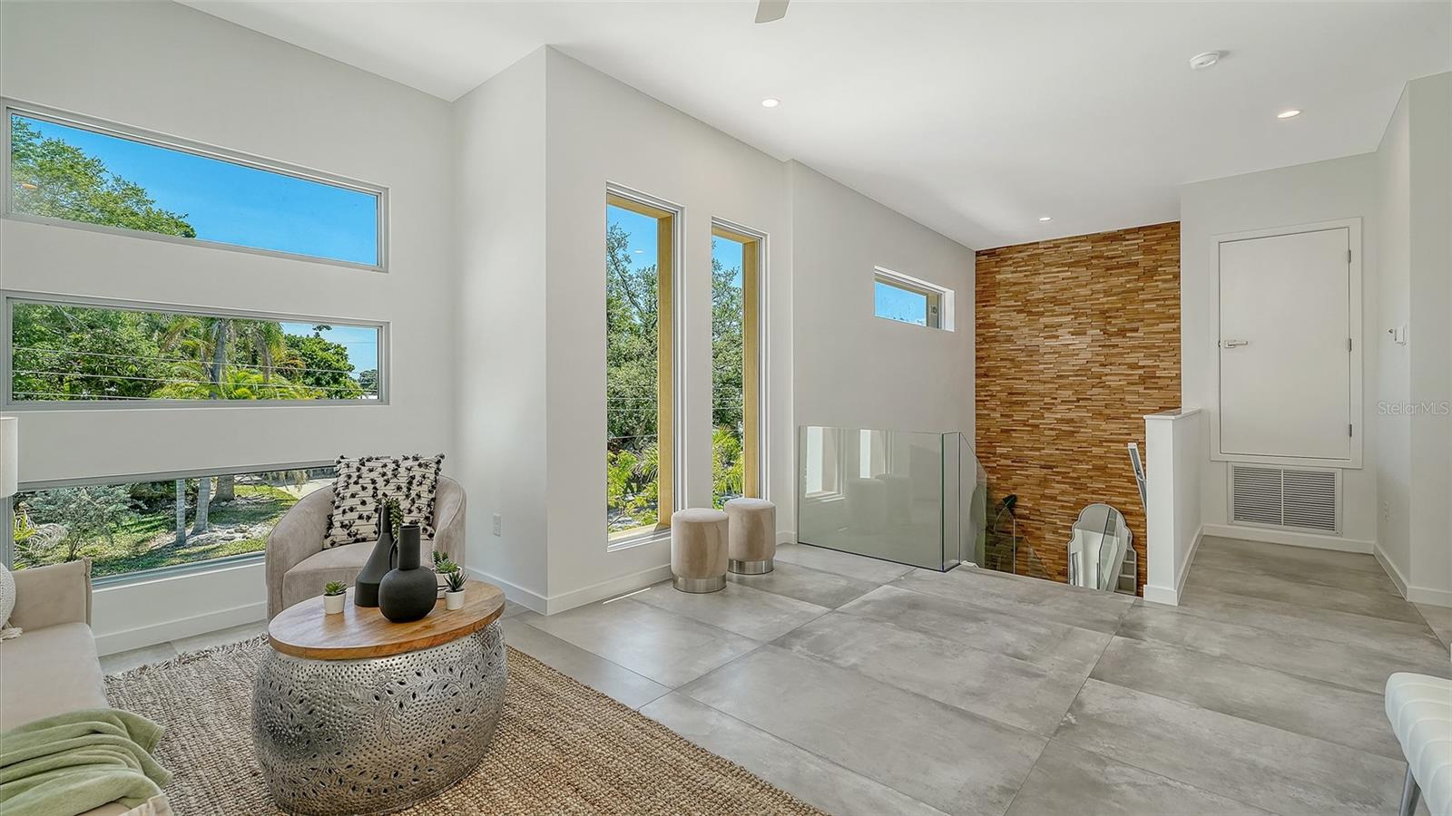 SOUTH GATE - Residential