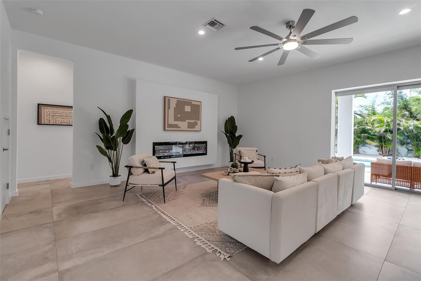 SOUTH GATE - Residential