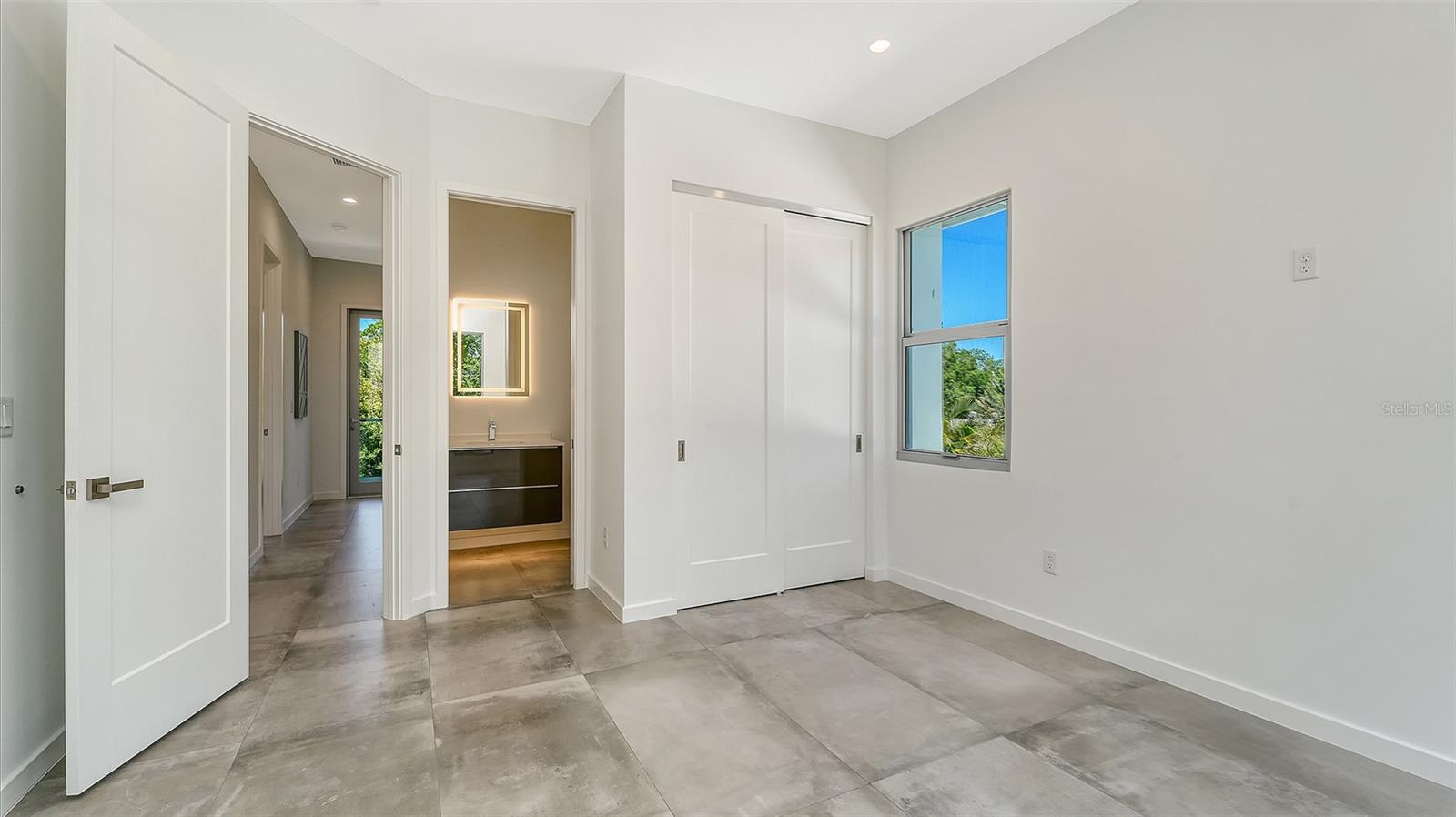 SOUTH GATE - Residential