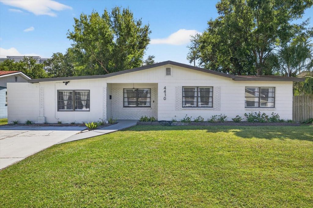 Photo of 4410 W Bay Court Avenue, Tampa, FL 33611 (MLS # TB8430316)