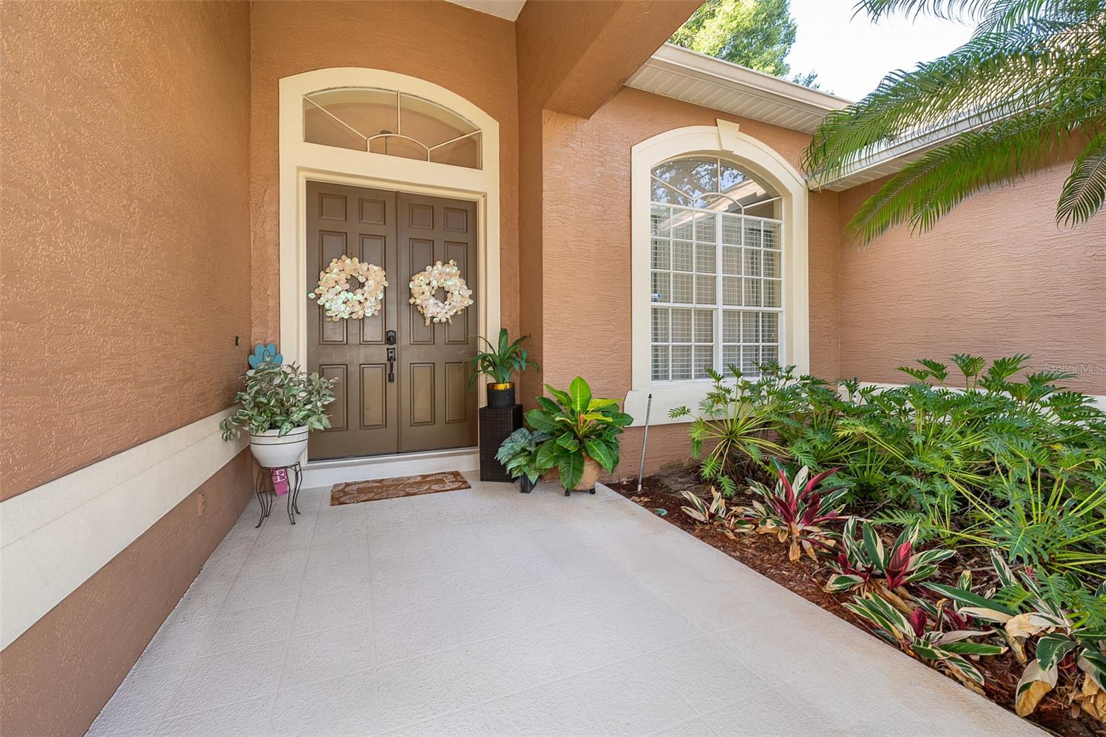 8118 VINELAND OAKS BOULEVARD