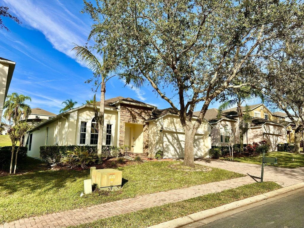 Photo of 116 Bridgewater Drive, Davenport, FL 33897 (MLS # O6379007)