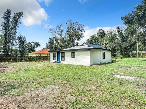 A home in DELAND