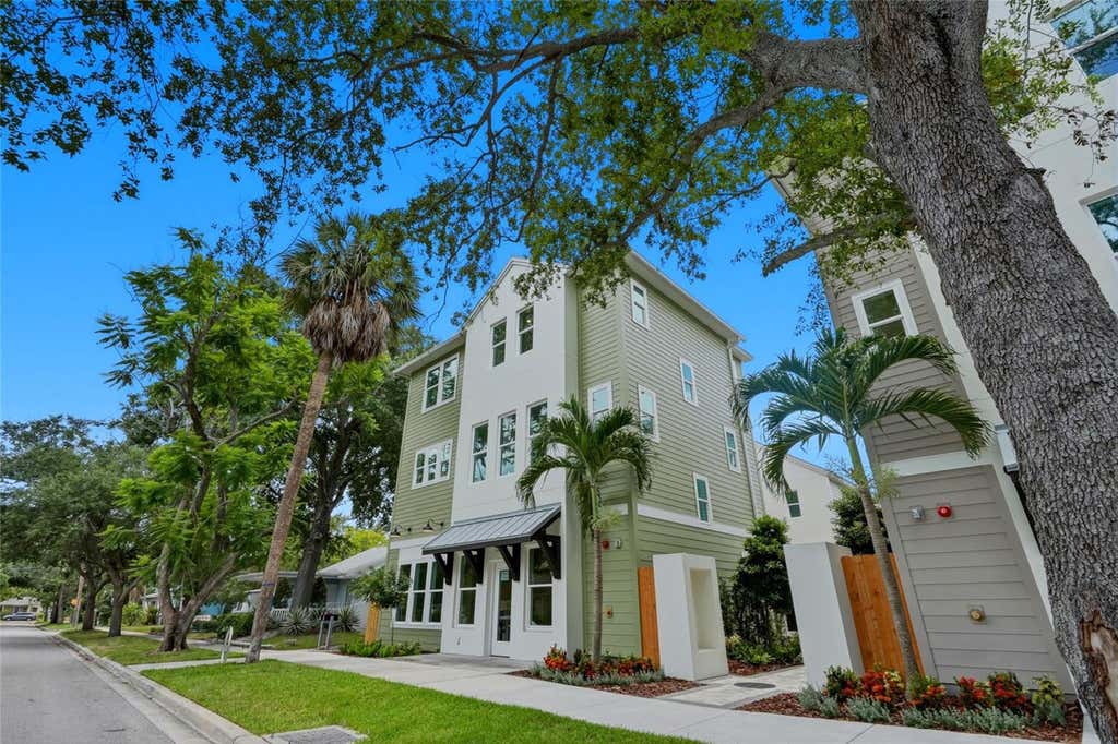 Photo of 2540 1st Avenue N, St Petersburg, FL 33713 (MLS # TB8539472)