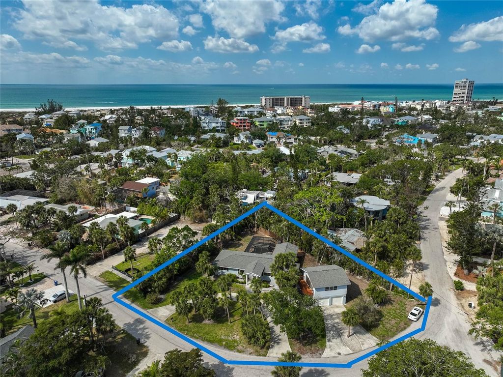 Photo of 105 Island Circle, Sarasota, FL 34242 (MLS # A4647817)