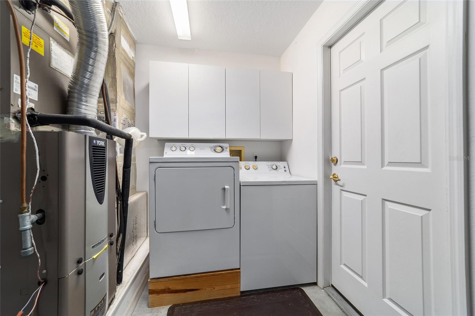 ON TOP OF THE WORLD - Residential