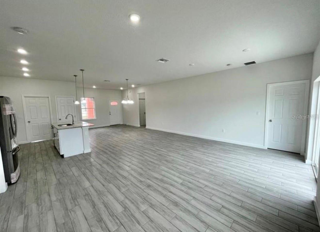 MARION OAKS UN 05 - Residential Lease