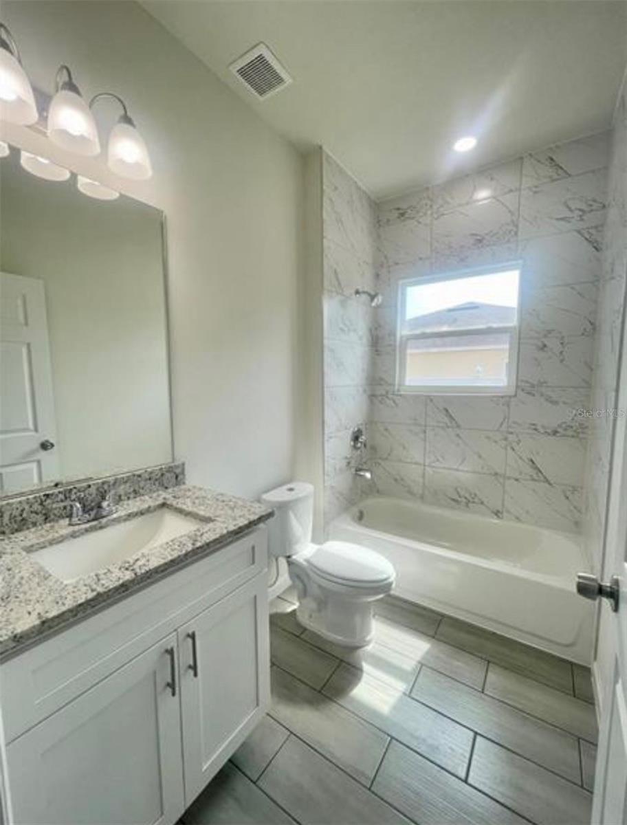 MARION OAKS UN 05 - Residential Lease