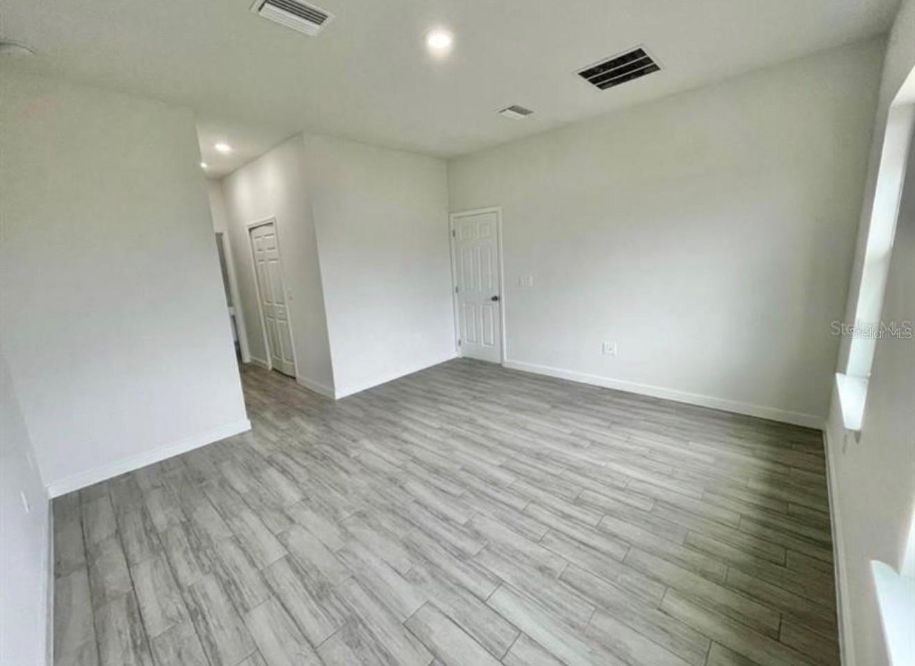 MARION OAKS UN 05 - Residential Lease