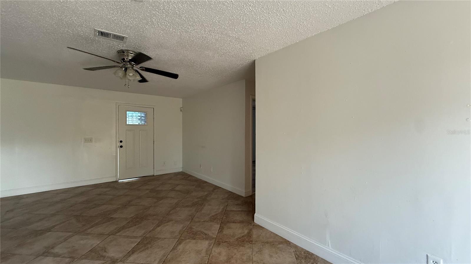 BVL UNIT 6 1ST ADD - Residential Lease