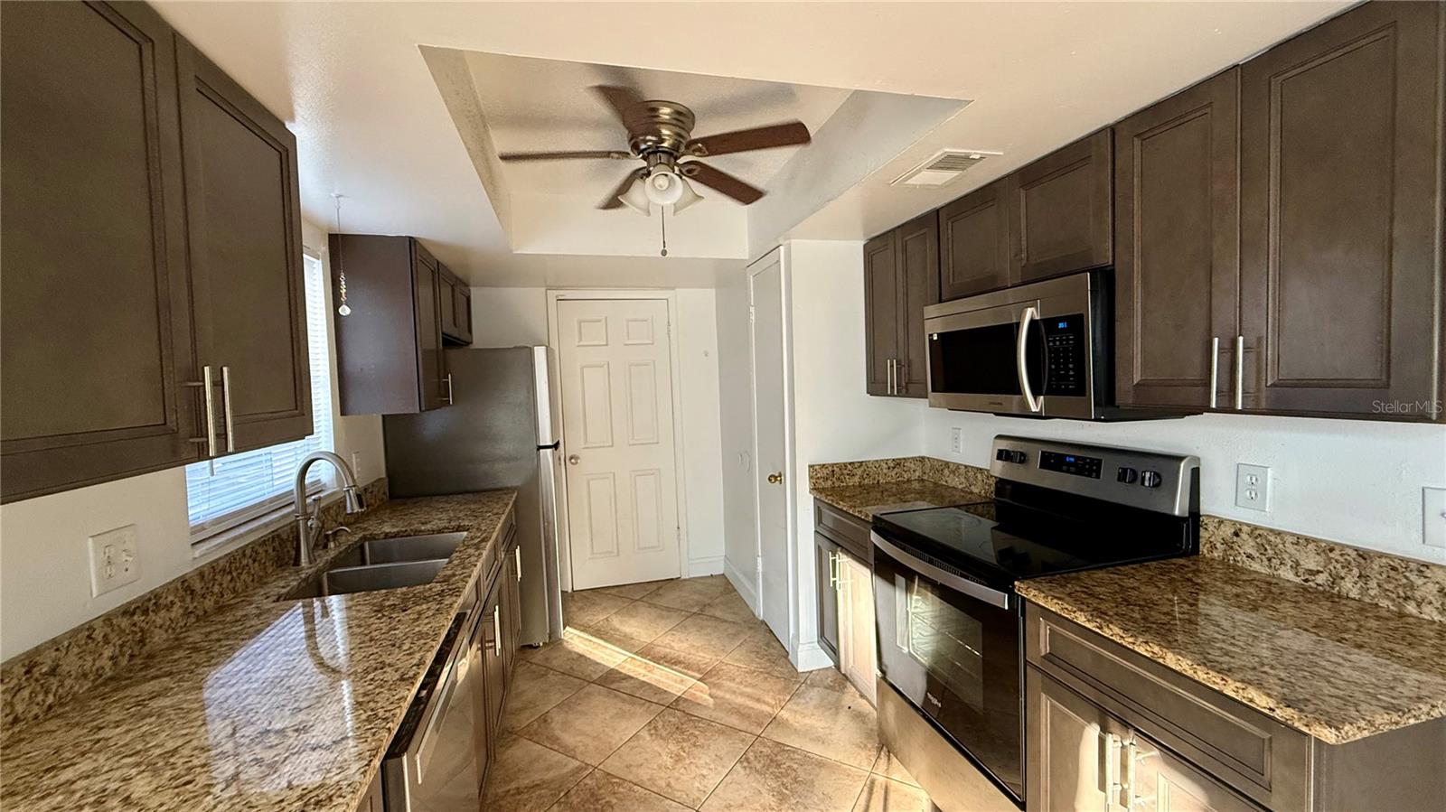 BVL UNIT 6 1ST ADD - Residential Lease