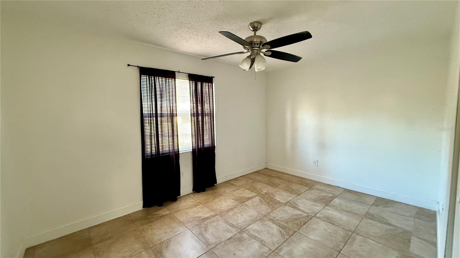 BVL UNIT 6 1ST ADD - Residential Lease