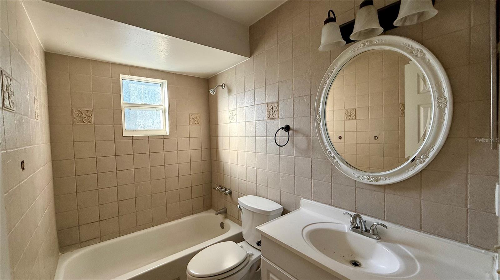 BVL UNIT 6 1ST ADD - Residential Lease