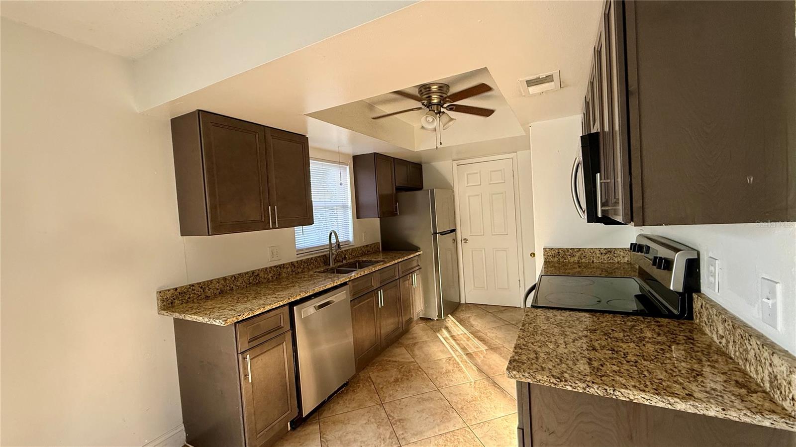 BVL UNIT 6 1ST ADD - Residential Lease