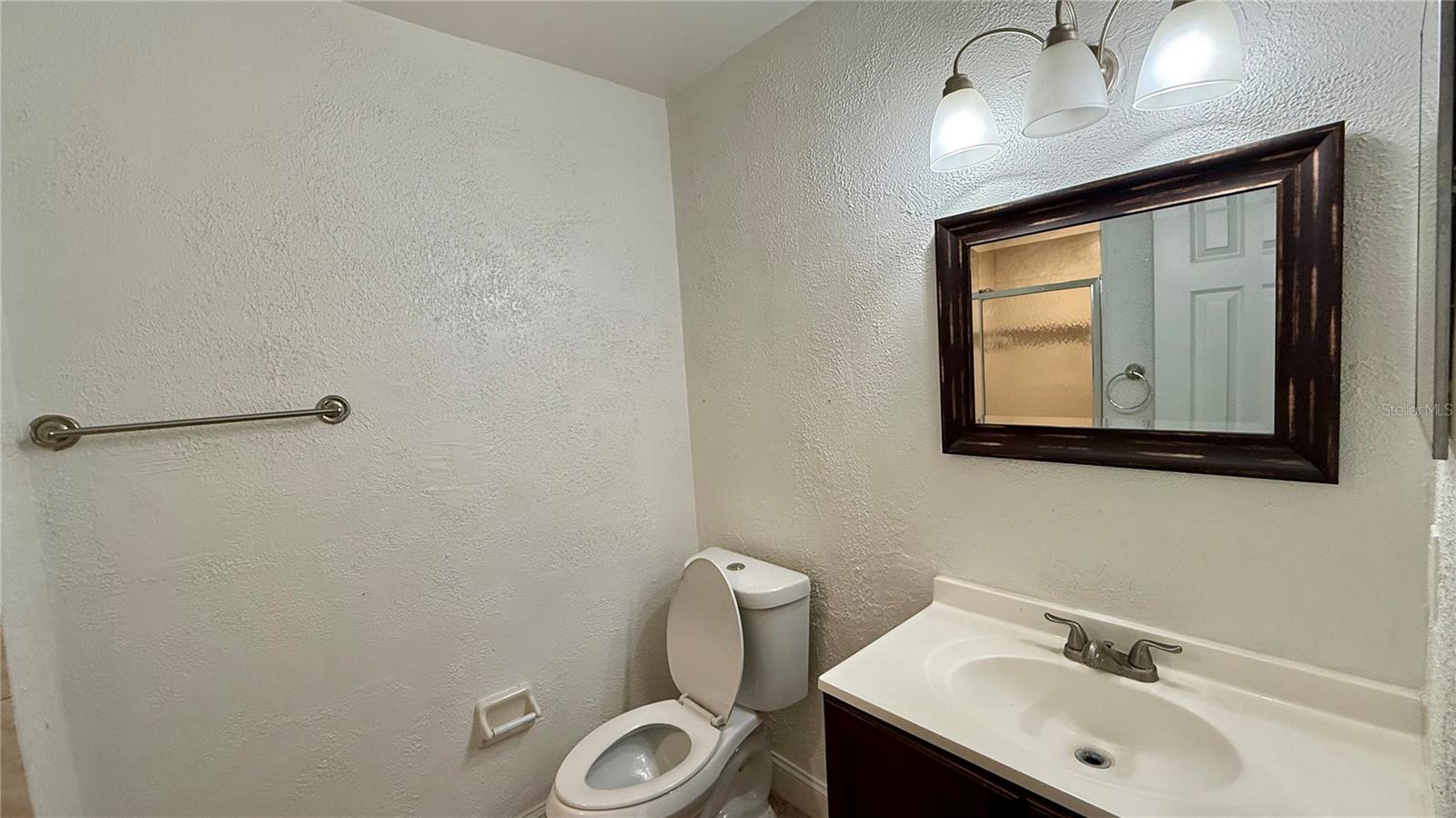 BVL UNIT 6 1ST ADD - Residential Lease