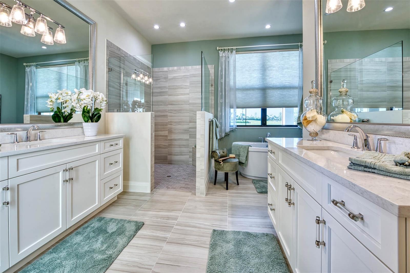 SANCTUARY COVE - Residential