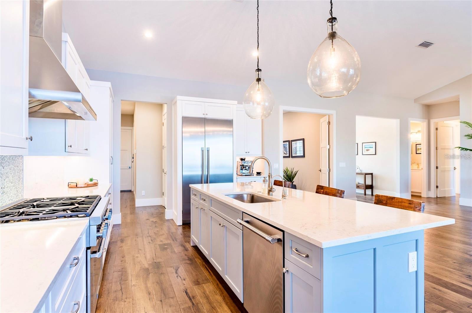SANCTUARY COVE - Residential