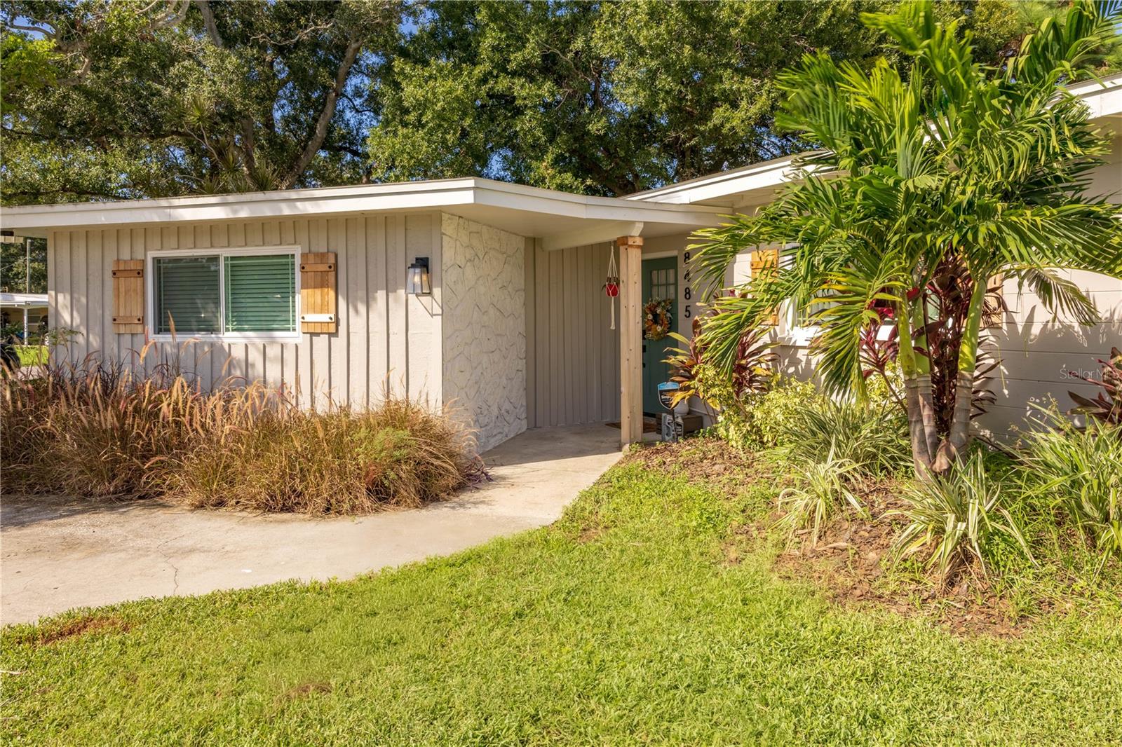 8485 PELICAN LANE