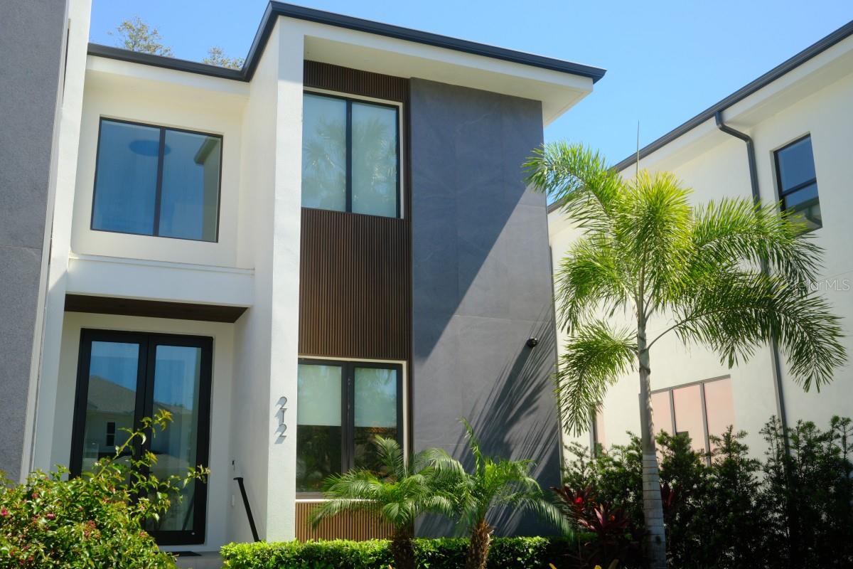 212 S RENELLIE DRIVE