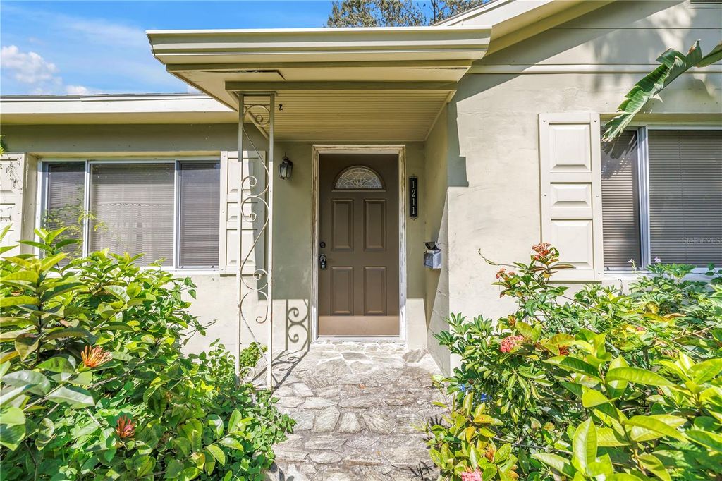 Photo of 1211 16th Avenue N, St Petersburg, FL 33704 (MLS # TB8441253)