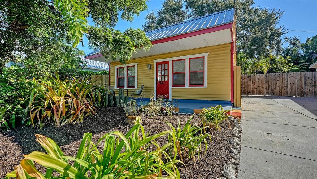 Photo of 521 Ohio Place, Sarasota, FL 34236 (MLS # A4668124)