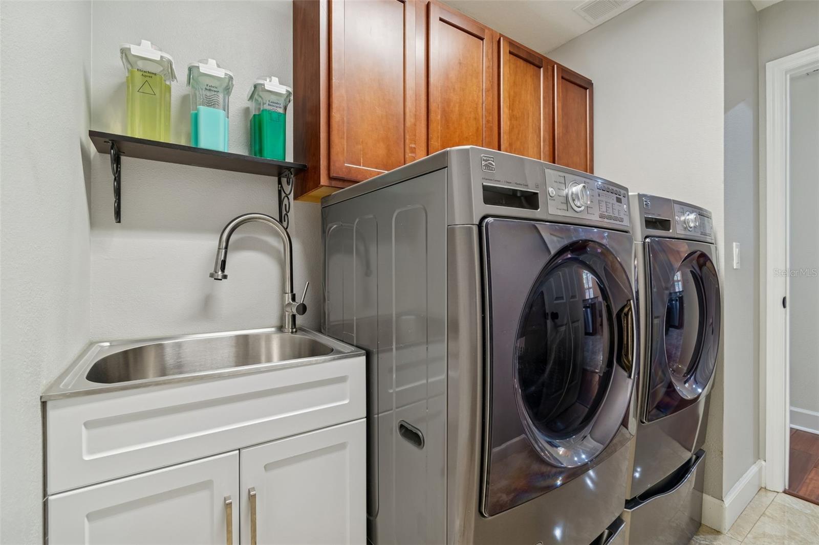 HILLSIDE - Residential