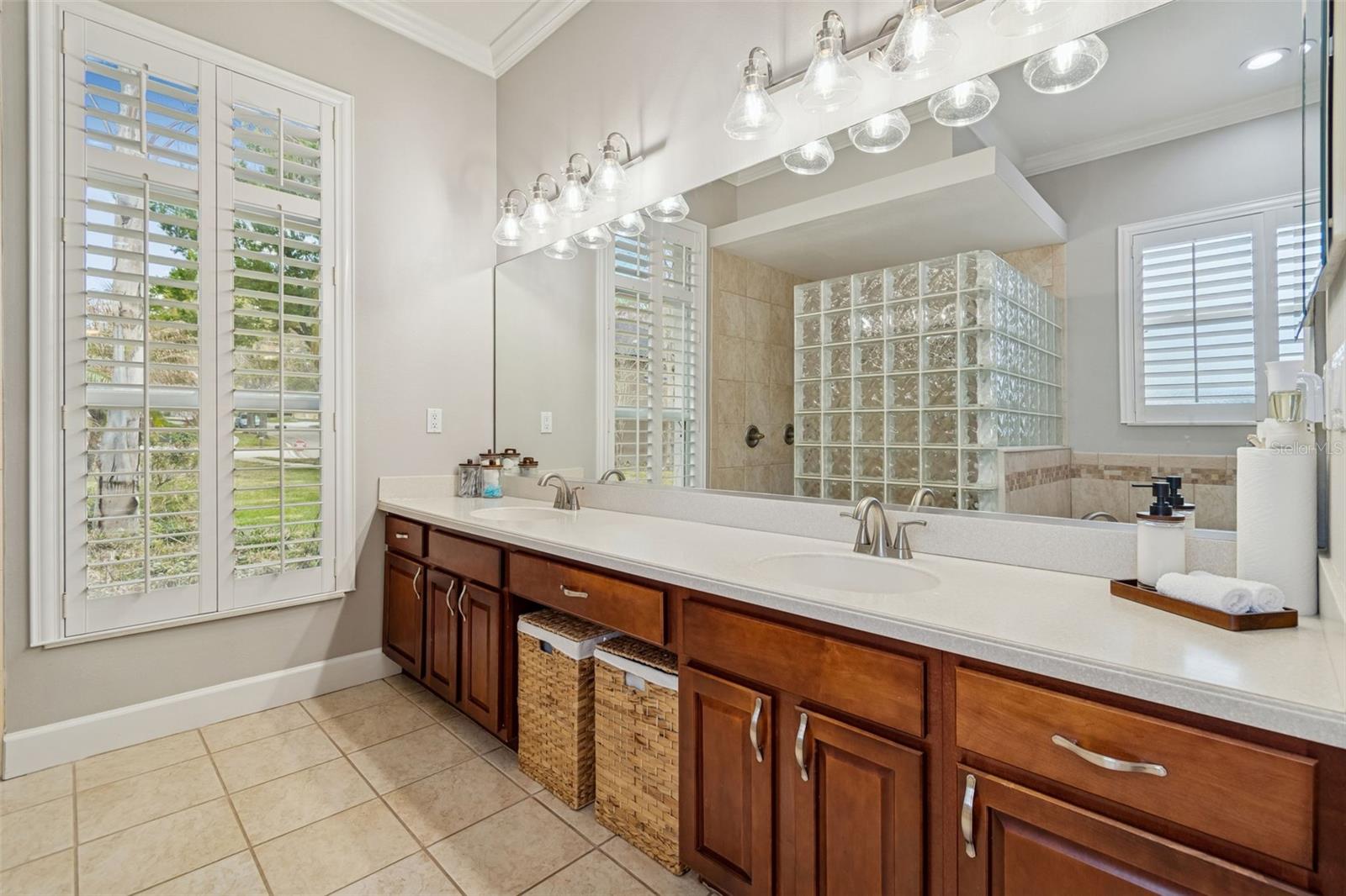 HILLSIDE - Residential