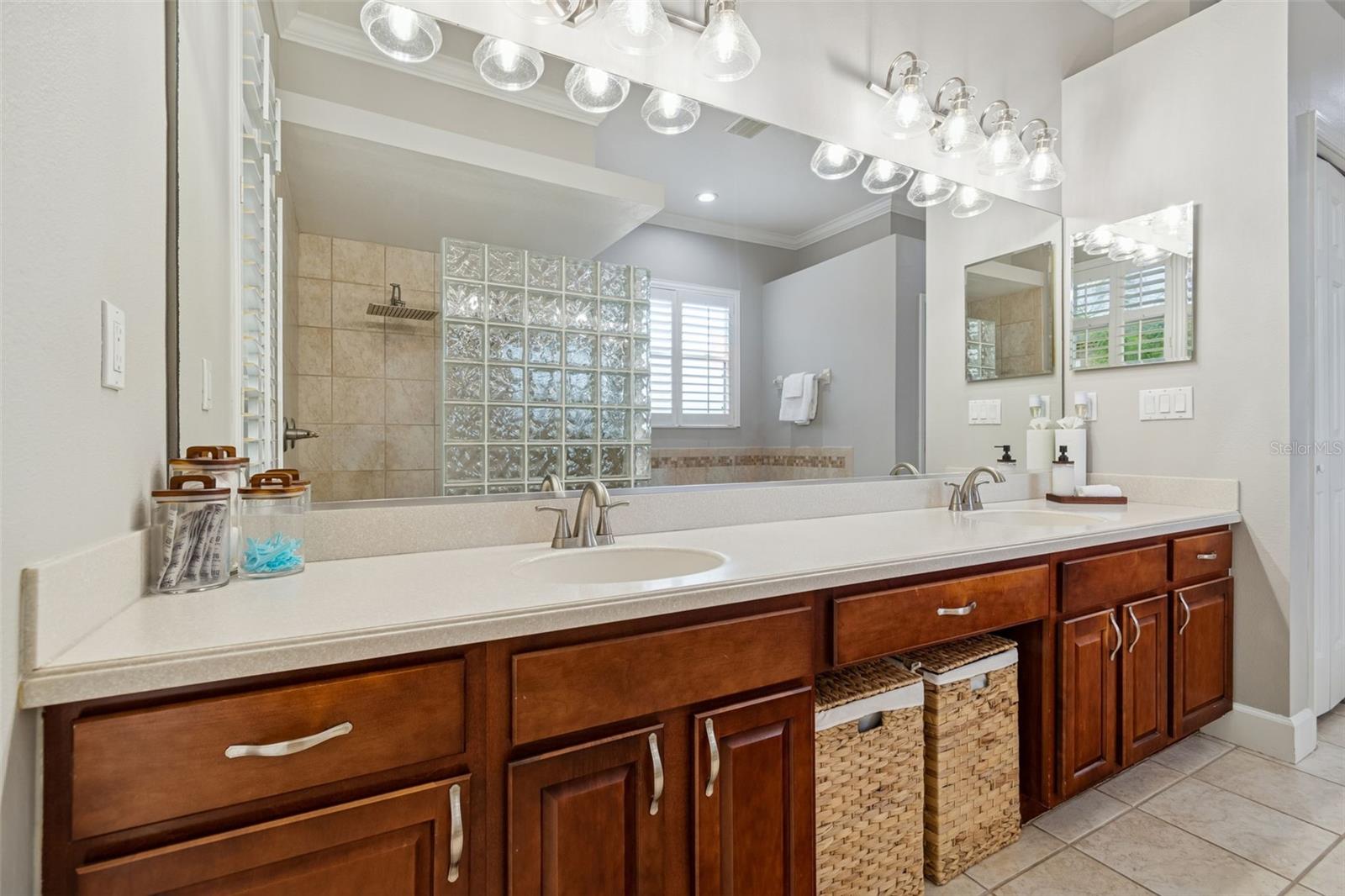 HILLSIDE - Residential