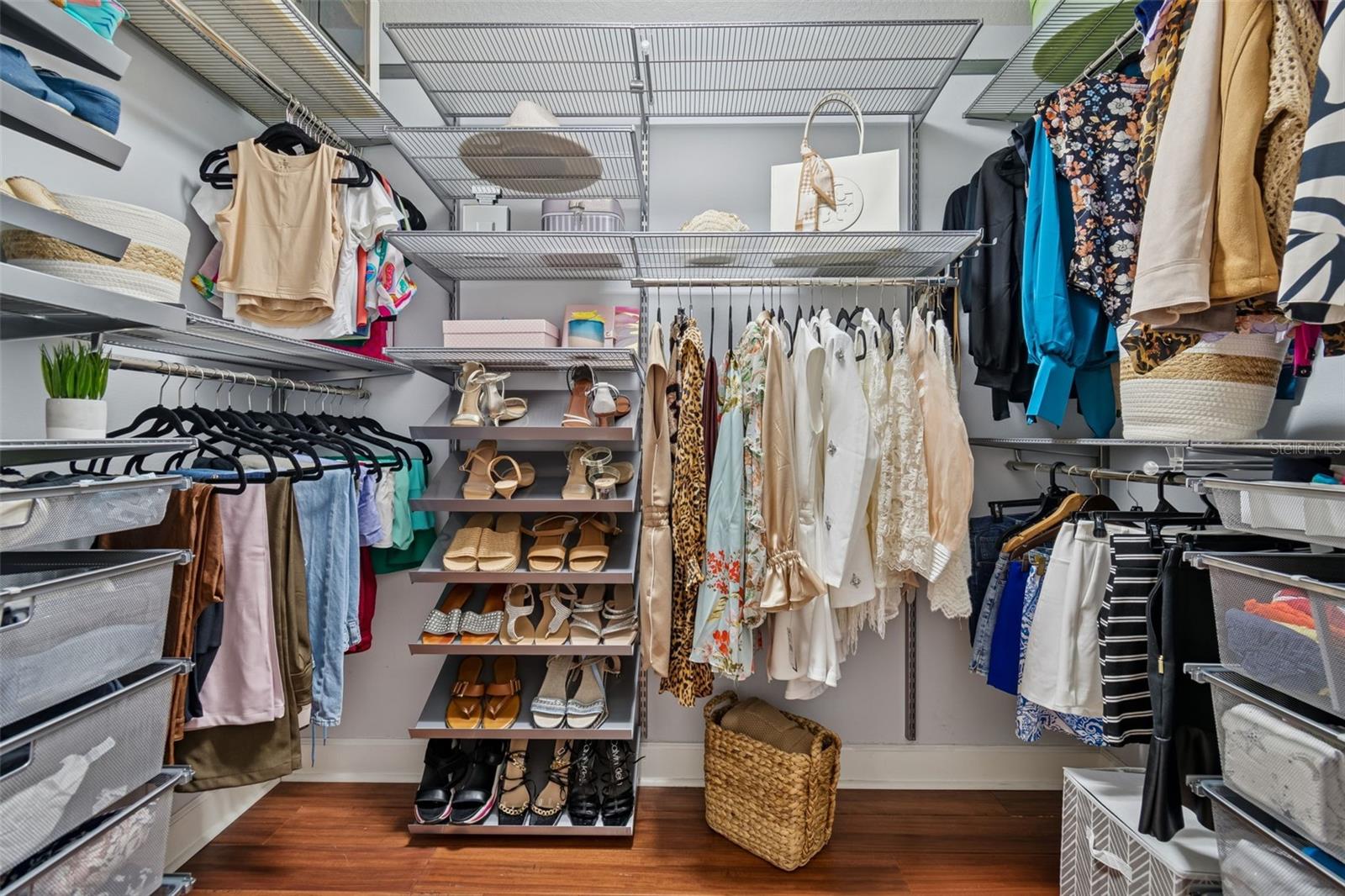 HILLSIDE - Residential