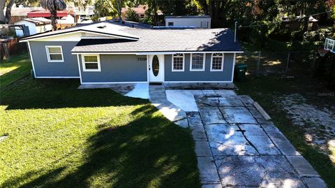 Photo of 705 Poinsettia Avenue, Fruitland Park, FL 34731 (MLS # G5097391)