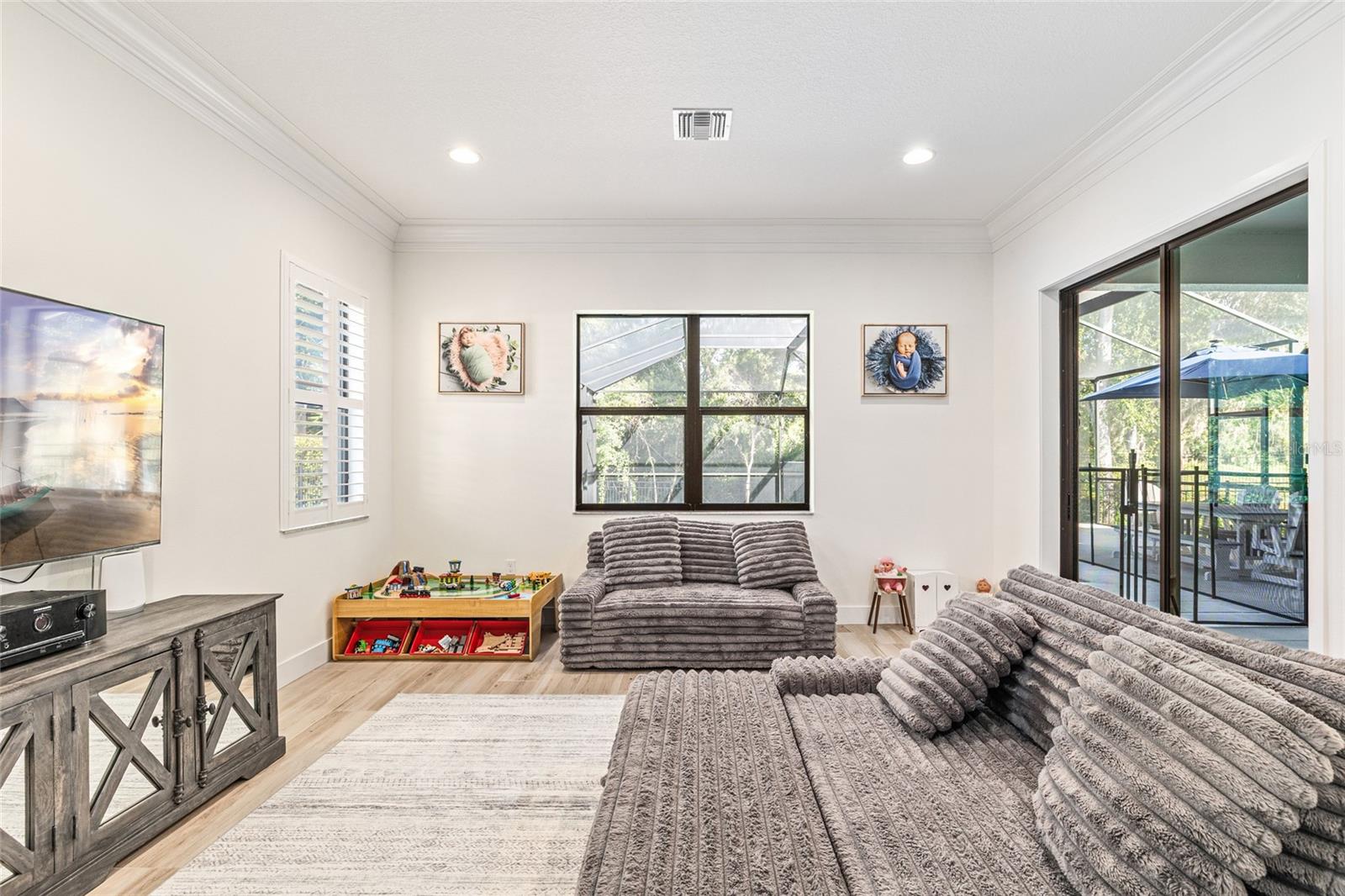 NINE EAGLES UNIT ONE SEC I - Residential