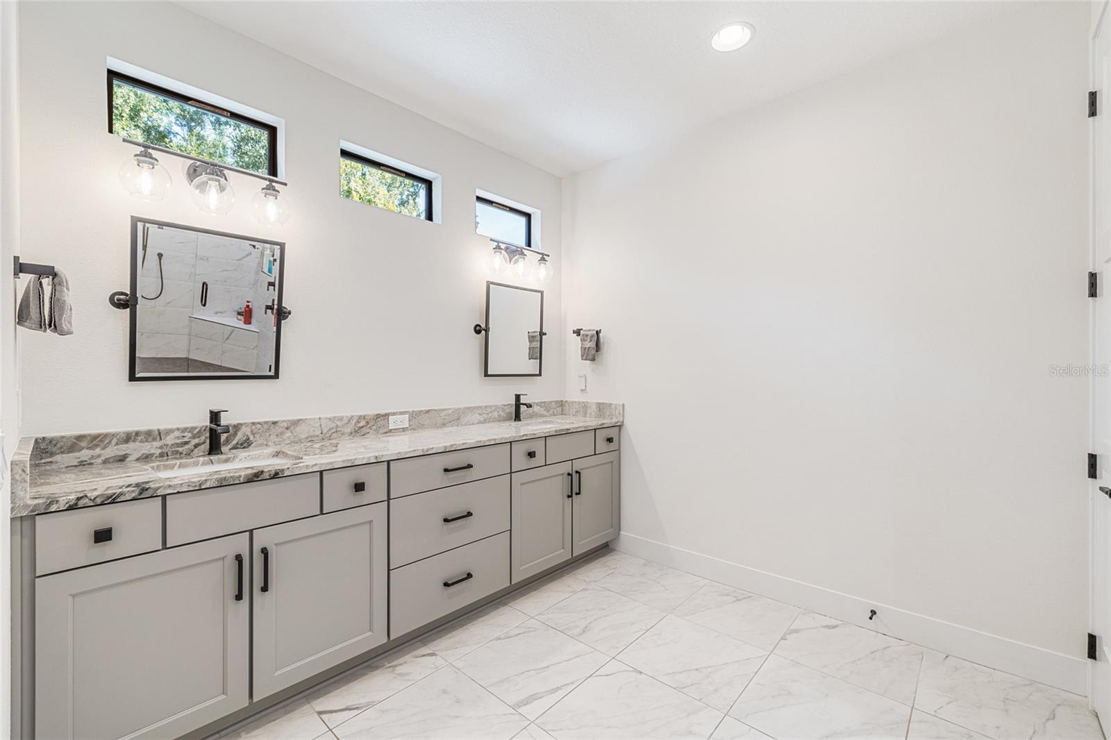 NINE EAGLES UNIT ONE SEC I - Residential