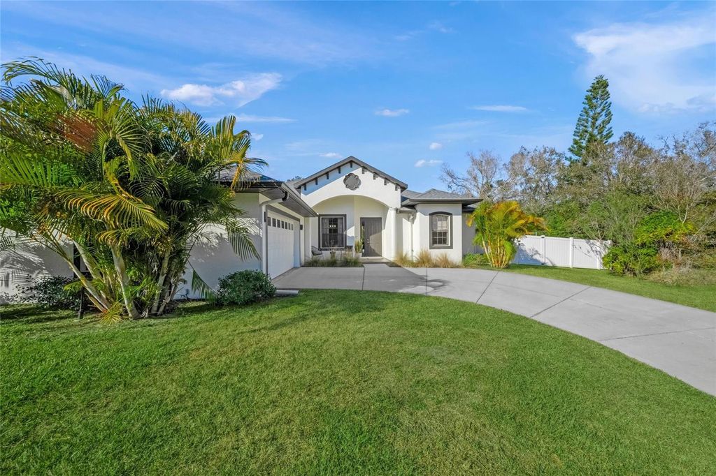 Photo of 4882 Greymoss Lane, Sarasota, FL 34233 (MLS # A4683335)