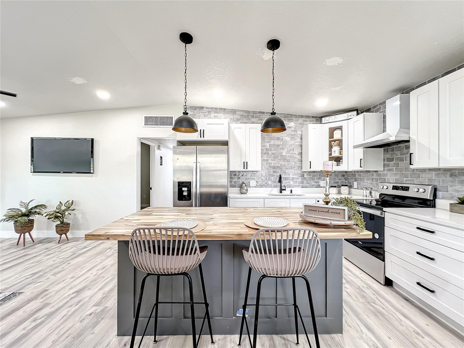 RIVERSIDE ACRES FOURTH ADD - Residential