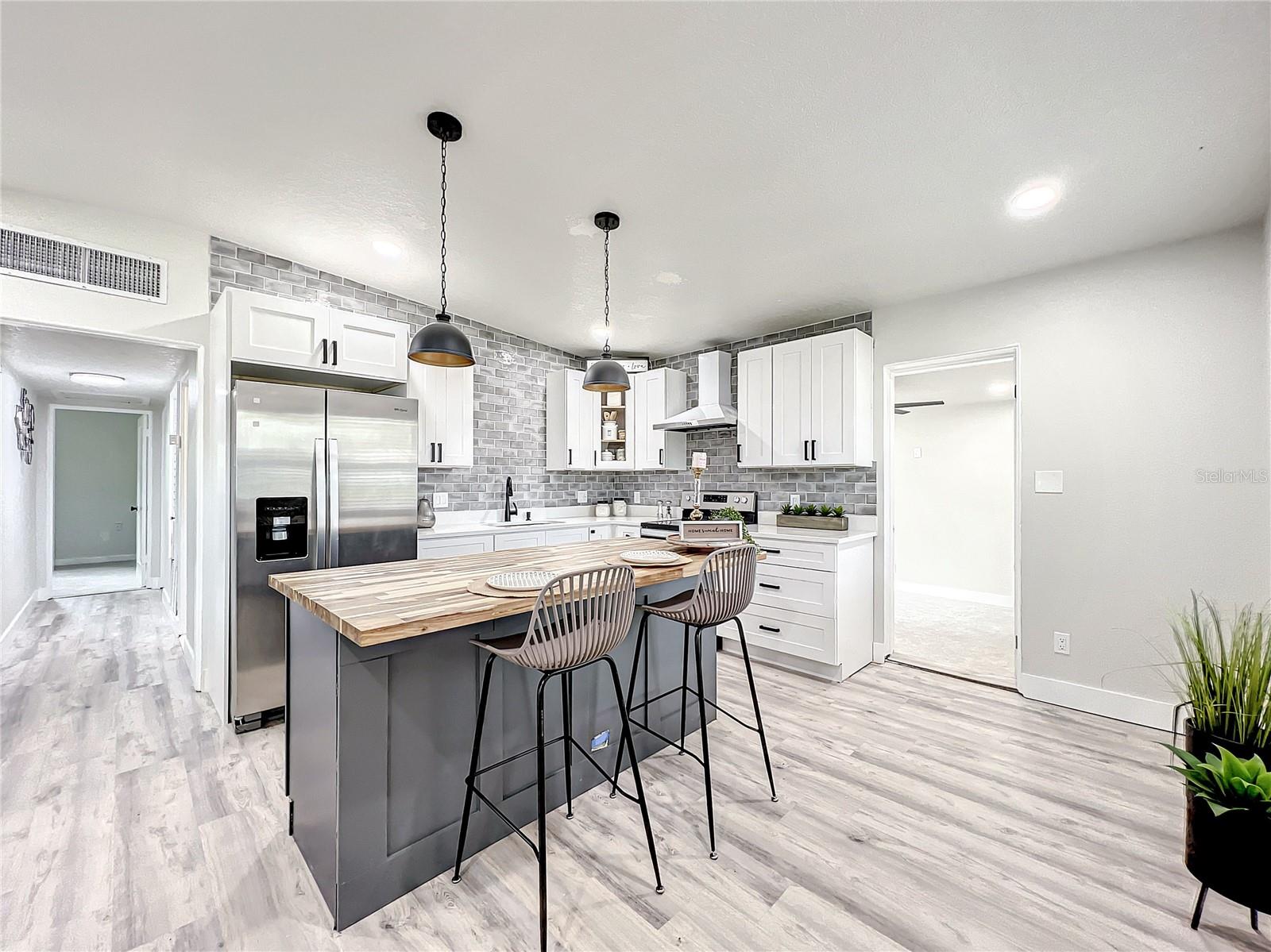 RIVERSIDE ACRES FOURTH ADD - Residential