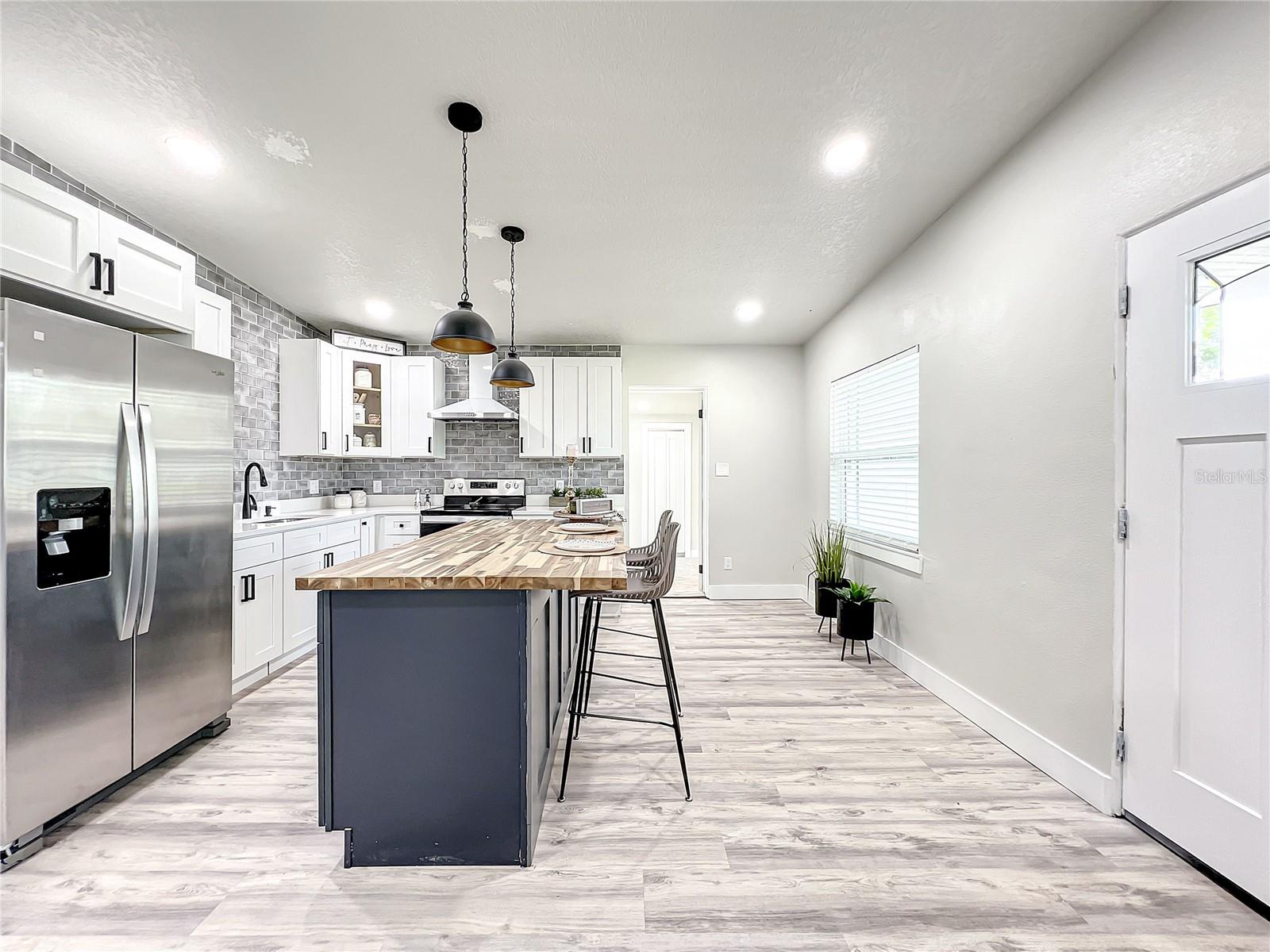 RIVERSIDE ACRES FOURTH ADD - Residential